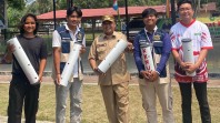 KKN Kelompok 17 Universitas Abdurrab Edukasi dan Buat Lubang Resapan Biopori