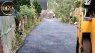 D'Boekit Diza Aspal Jalan Umum dengan Dana Pribadi di Desa Sungai Jernih