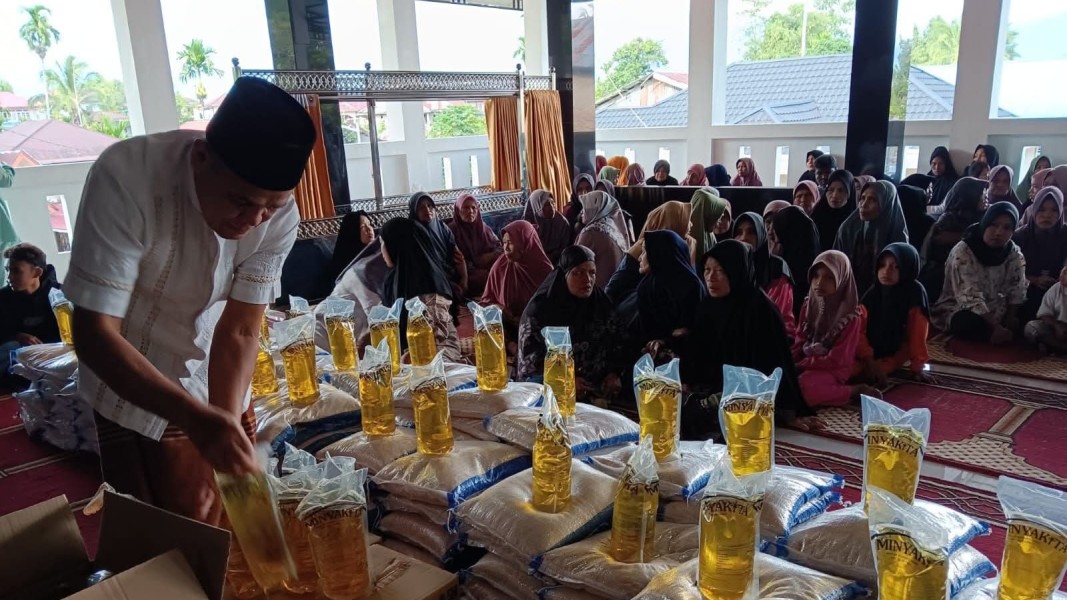 Pembina Masjid Masjid Alimin Ar-Rasyid Salurkan Zakat Mall