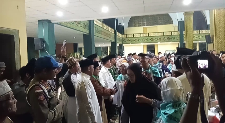 Ribuan Keluarga Antar JCH, Bupati Pelalawan : Semua Harus Iklas