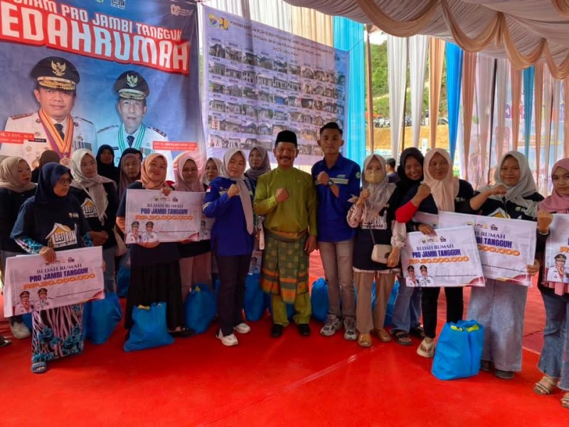 Anggota DPRD Provinsi Jambi Arwiyanto Tinjau Penerima Bantuan Bedah Rumah di Momen HUT Kabupaten Kerinci ke-67