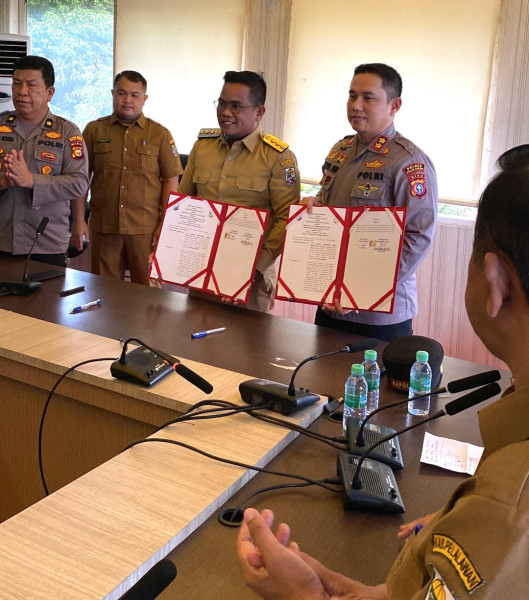 Bupati Bersama Polres Pelalawan  Tandatangani MoU Pembinaan Siswa Berprestasi 2025