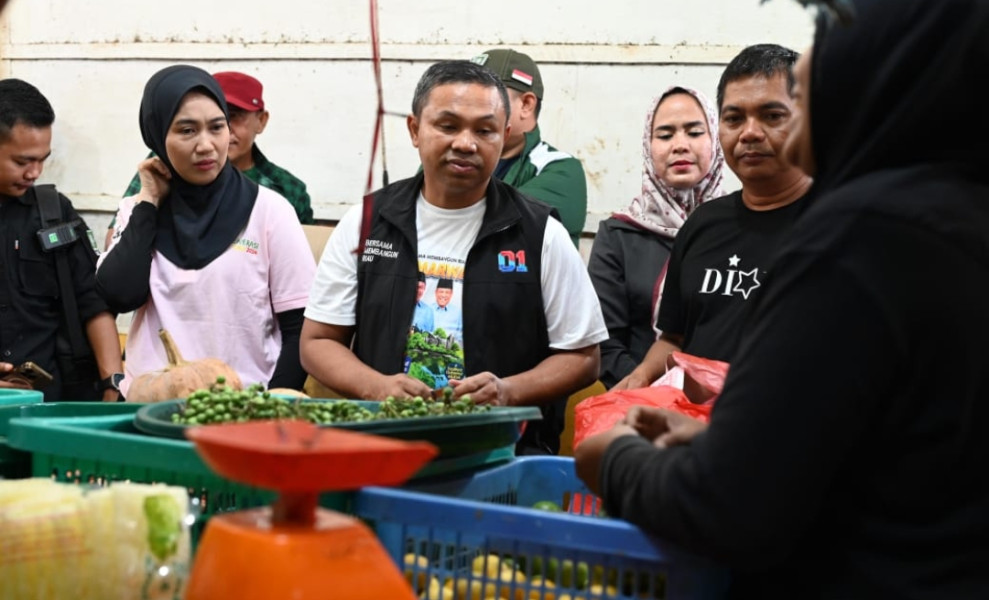 Blusukan ke Pasar Ujung Batu, Abdul Wahid Janji Stabilkan Harga Pasar