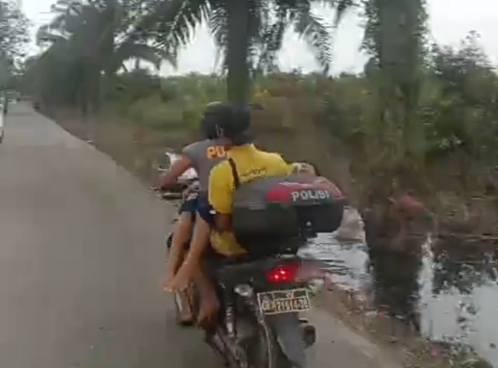 Duka Banjir Pelalawan, 2 Anak Laki-laki Dikabarkan Terseret Arus