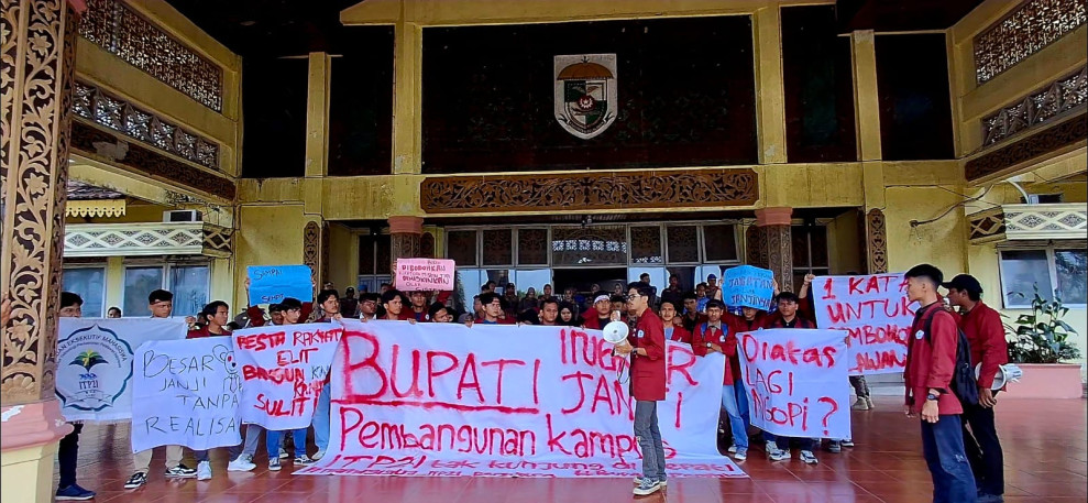 Tuntut Realisasi Pembangunan Kampus, Mahasiswa ITP2I Duduki Kantor Bupati Pelalawan