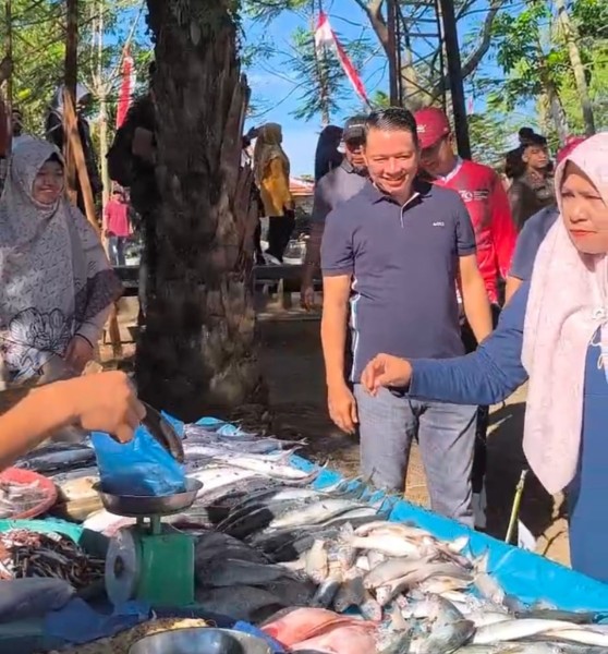 Wakil Bupati Pelalawan Buka Program WILKAN di Embung Bhakti Praja