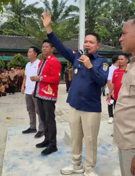 Wakil Bupati Launching Dapur SPPG Yayasan Harapan Bunda di SMPN 1 Pangkalan Kerinci