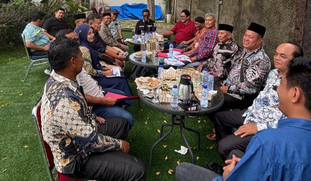 NGO Perwakilan Sertifikasi Kehutanan Dunia Bahas Konflik APRIL Grup dengan Warga