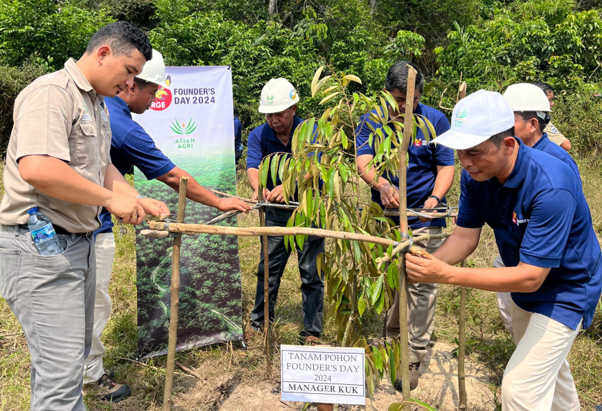 Semarakkan RGE Founder's Day, PT. IIS Gelar Bakti Sosial