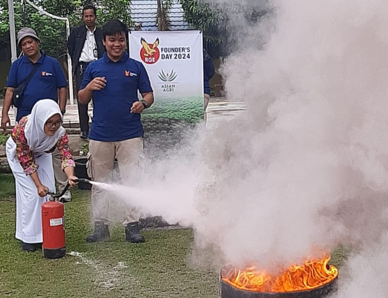 Peringati RGE Founder’s Day, PT. IIS Beri Edukasi Murid Sekolah