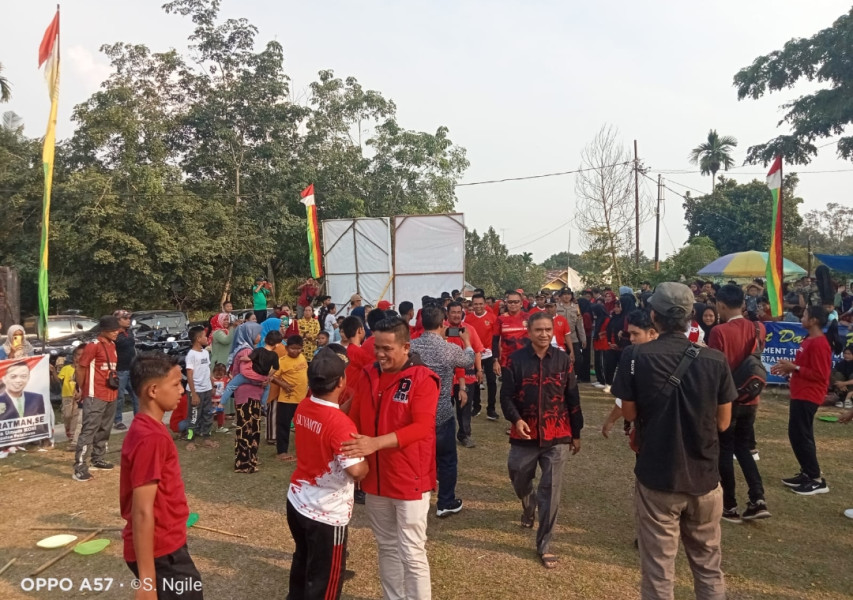 Disambut Ratusan Penonton, Bupati Zukri Buka Turnamen Simpang Beringin Cup 2023