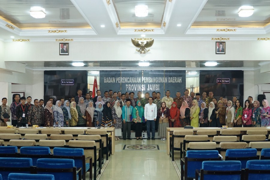 Fakultas Hukum UNJA Gelar Sosialisasi Perlindungan Hukum Bagi Guru