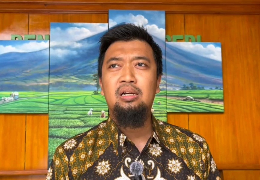 Pengadilan Terbitkan Surat Jemput Paksa Ahmadi dan Istri
