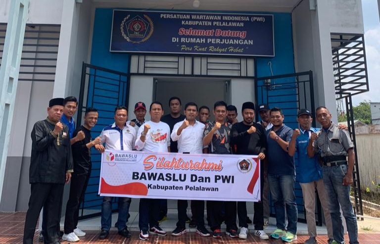 Silahturahmi Bersama PWI, Bawaslu Pelalawan Ajak Edukasi Publik Terkait Ini