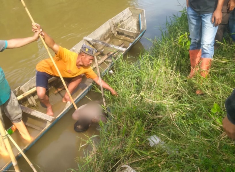 Warga Temukan Mayat Pria Mengapung di Sungai Batang Merao