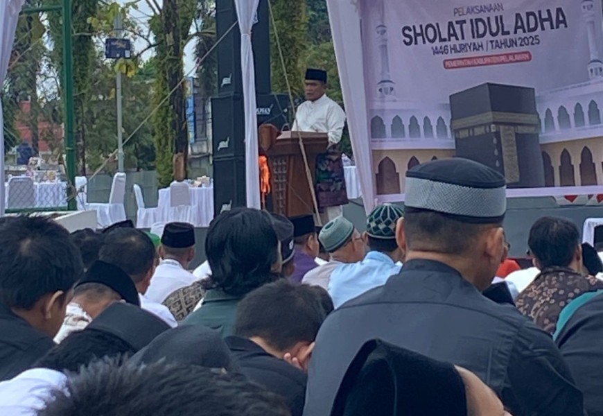 Shalat Idul Adha Dilapangan Minisoccer Pangkalan Kerinci, Ini Kata Bupati Zukri
