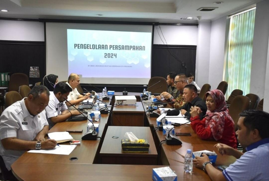 Komisi IV Hearing bersama DLHK Pekanbaru Bahas Pengelolaan Persampahan