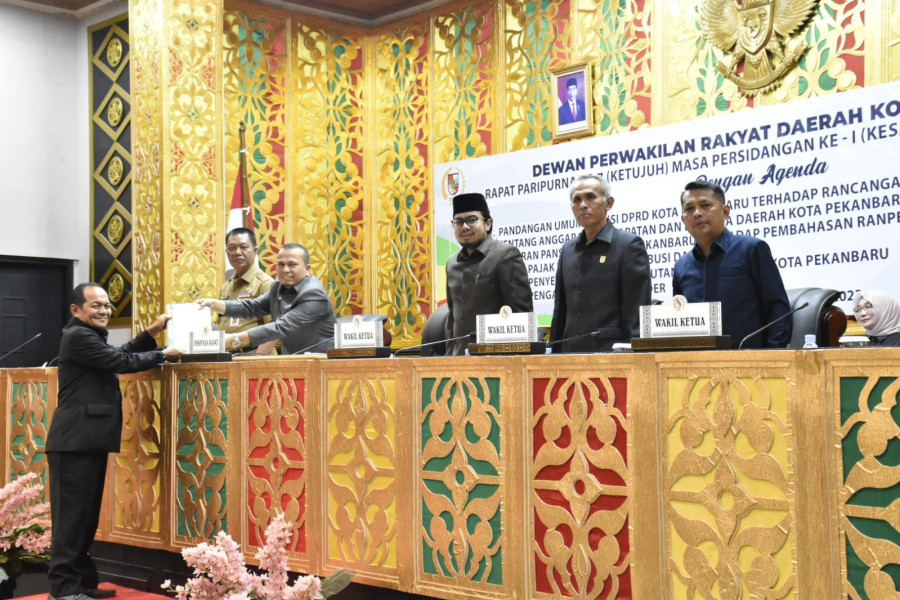 Tiap Fraksi DPRD Pekanbaru Sampaikan Pandangan Umumnya dalam Rapat Paripurna