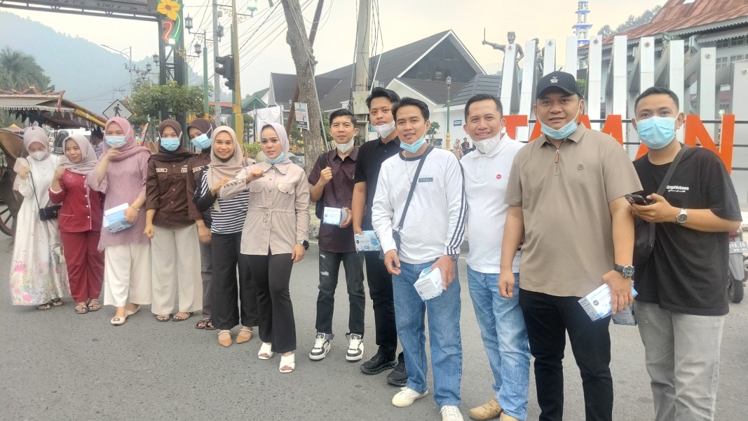 BPC HIPMI Kota Sungai Penuh Bagikan Ribuan Masker Cegah Dampak Kabut Asap
