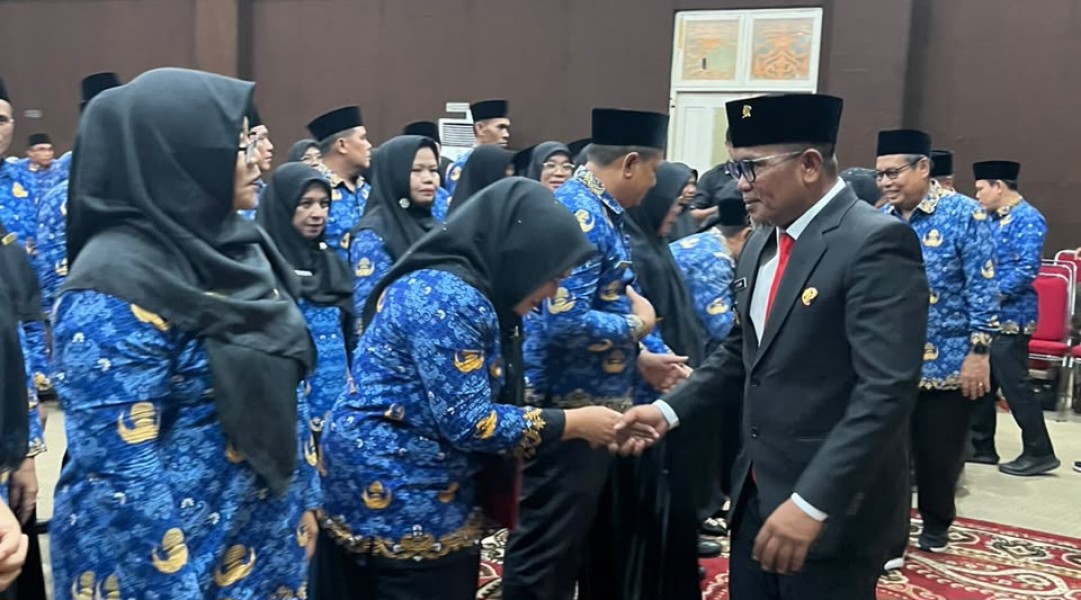 Lantik 53 Kepsek, Bupati: Jangan Ada Pungutan Seragam dan Anak Putus Sekolah