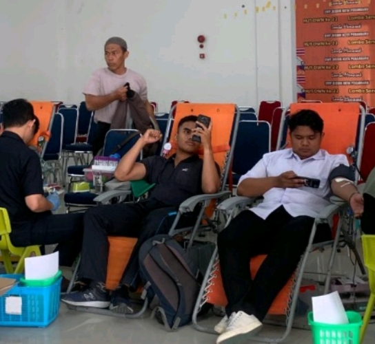 Ikut Donor Darah, Mahasiswa PPL UIN Suska Riau : Saya Sangat Senang