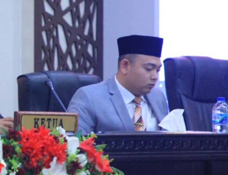 Dean Mundur dari Ketua KONI Sungaipenuh
