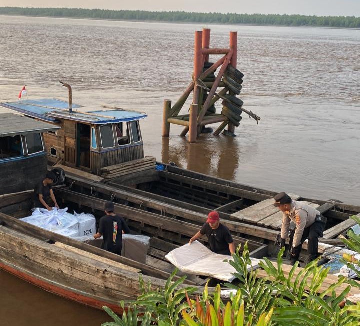 Kawal Distribusi Logistik Hingga Pelosok Pulau, Semangat Cooling System Pemilu 2024