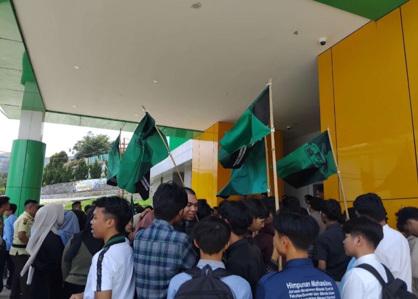 HMI Demo IAIN Kerinci Soal Pemotongan Beasiswa KIP-K