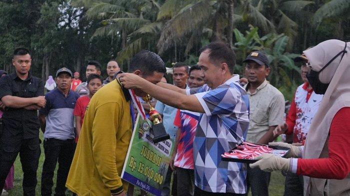 Ketua DPRD Inhil Hadiri Penutupan Turnamen Sepakbola Mumpa Cup 2024