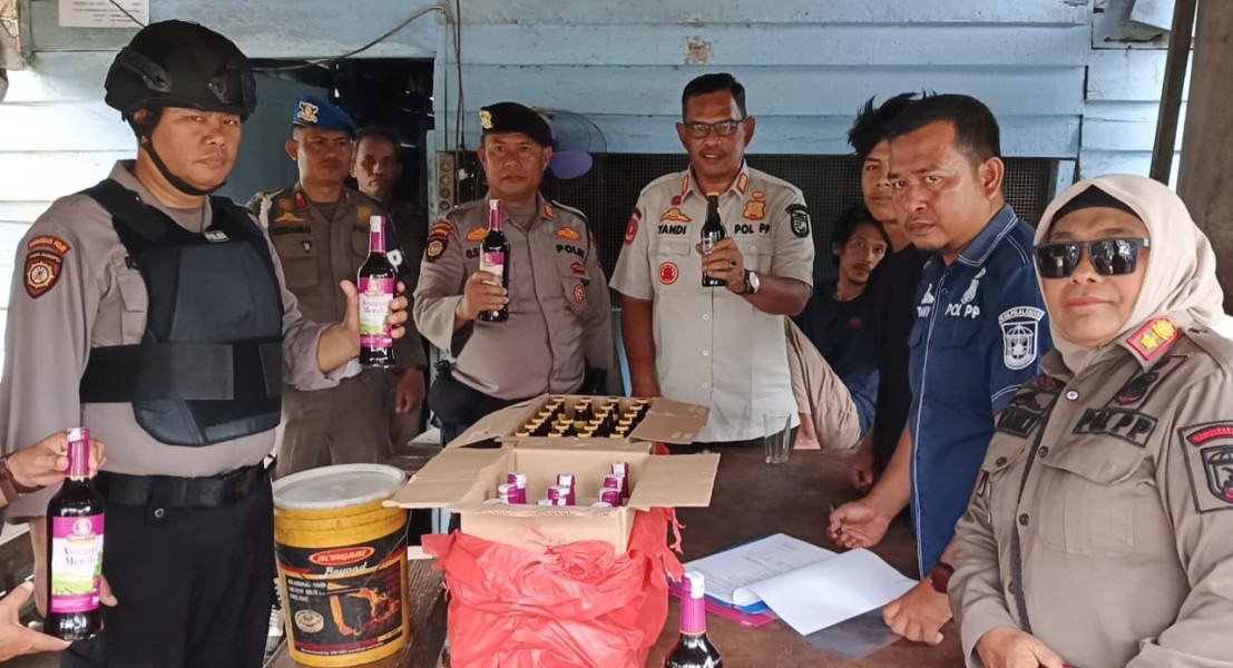 Razia Lapo Tuak, Tim Gabungan Amankan Berbagai Miras Ilegal