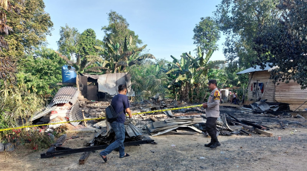 Ditinggal Pergi Taluk Kuantan, Rumah Warga di Desa Keriung Hangus Terbakar