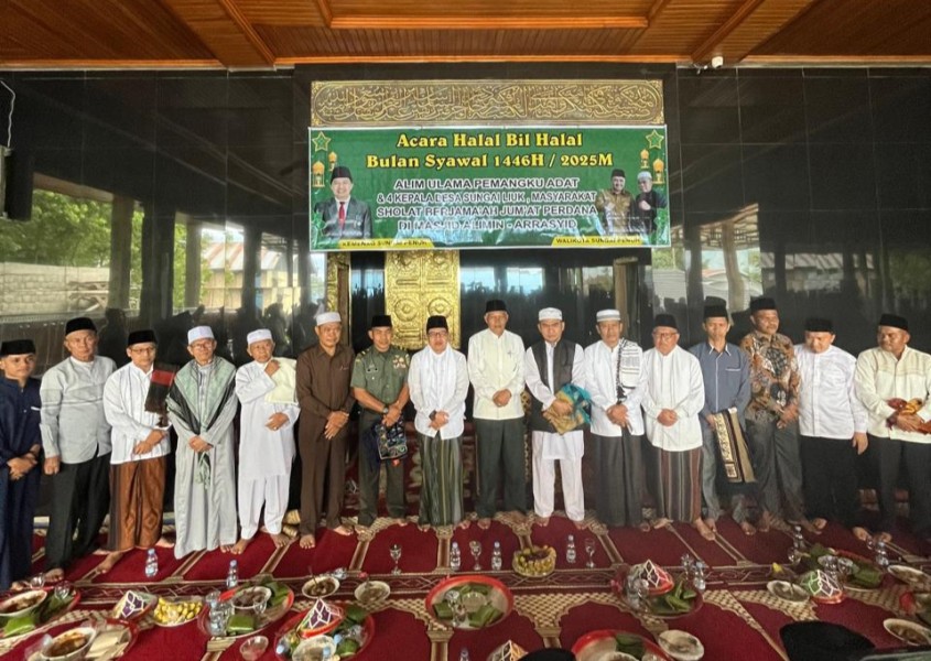 Shalat Jum'at Perdana di Masjid Alimin Ar-Rasyid